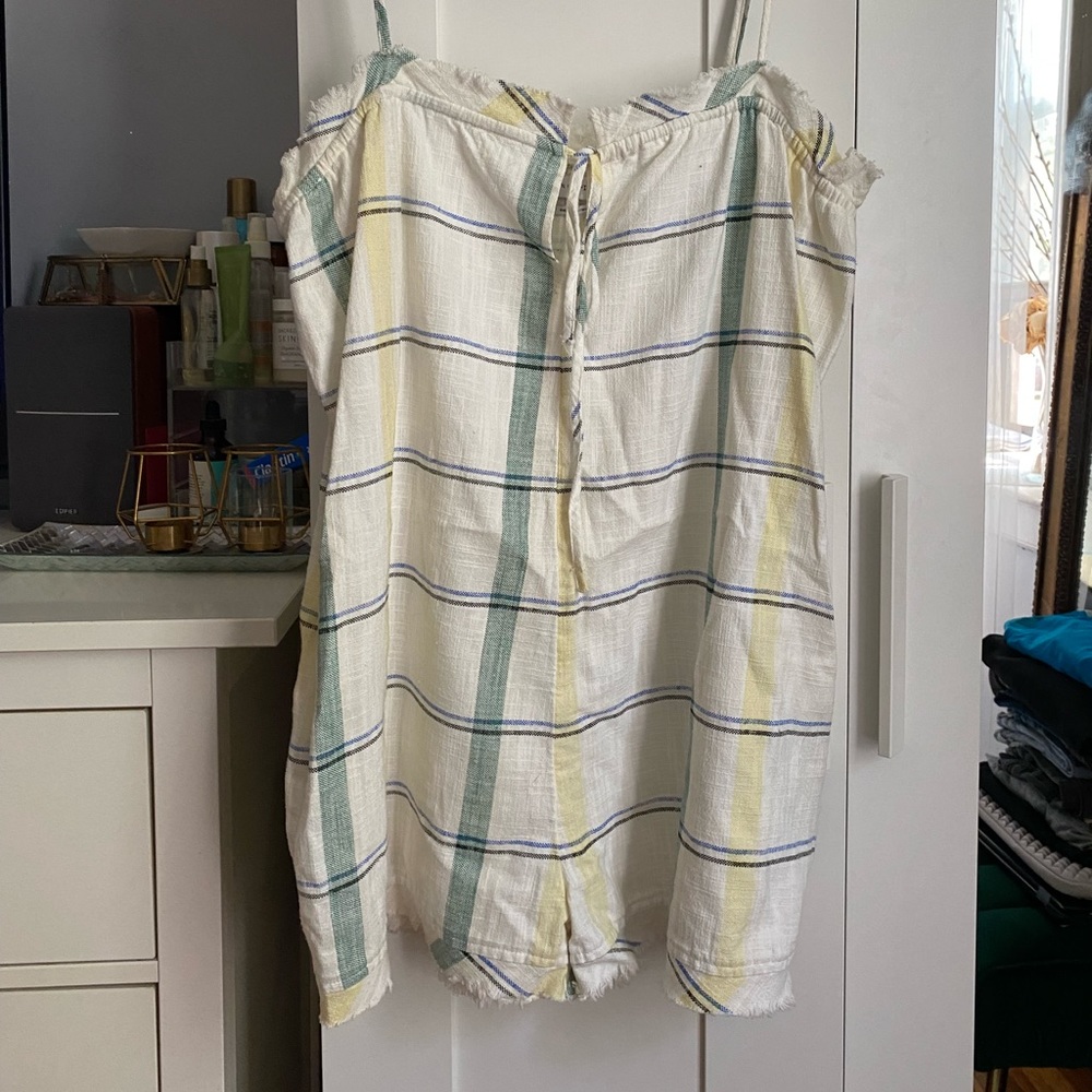 Urban outfitters oversized linen romper. Like new. Very comfortable.